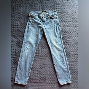 Express ultimate stretch super skinny mid rise 8 short